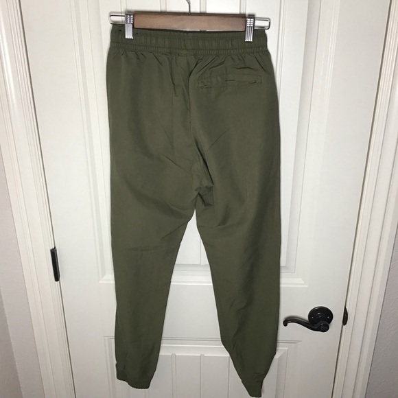 Nike Slim Fit Jogger in Olive Green Size Small. - Picture 5 of 9